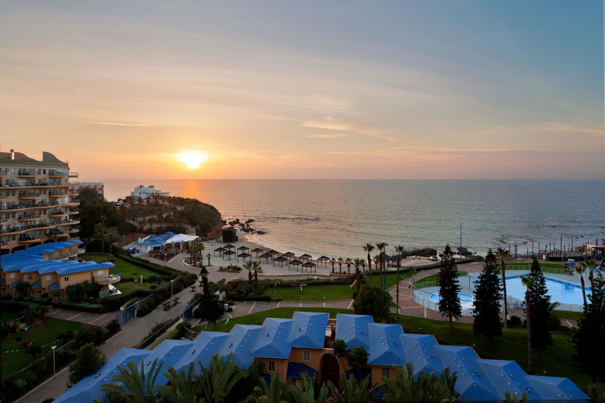 Ramada Resort Hadera Beach Exterior foto